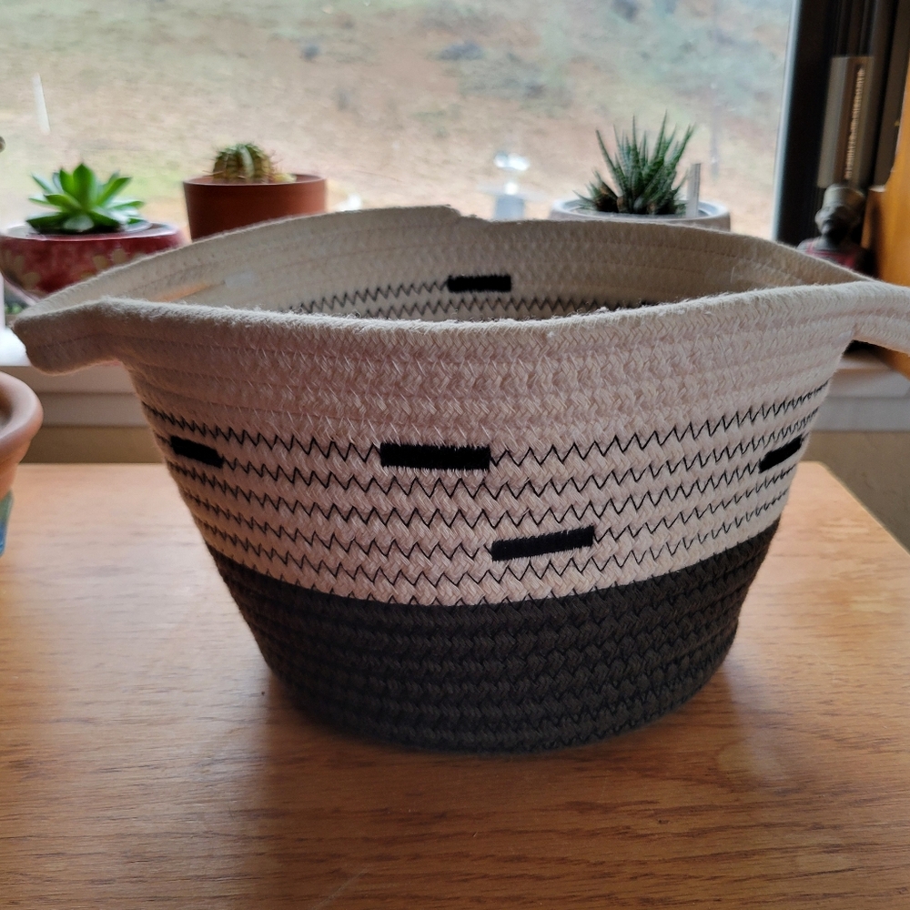 WHITE & BLACK Woven Basket With Handles Home Decor Organization Plant Yarn Gift